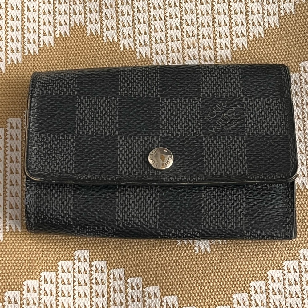 LV 6 Key Keyholder